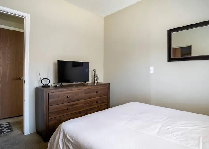 Comfortable And Bright 3-bedroom In Holiday home