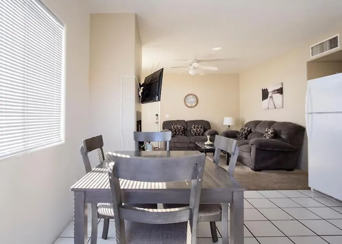 Comfortable And Bright 3-bedroom In Holiday home